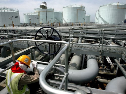 Istat, produzione industriale maggio +0,8%, -6,9 annuo