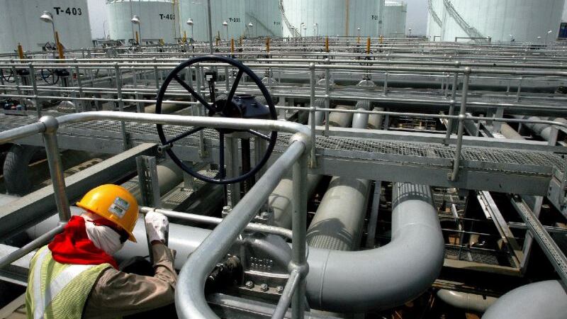 Istat, produzione industriale maggio +0,8%, -6,9 annuo