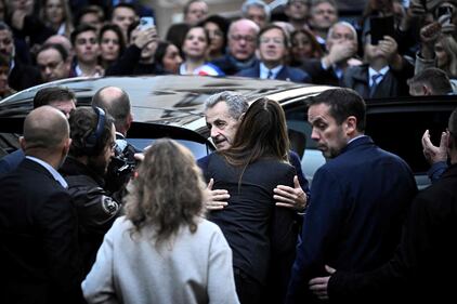Gli ultimi momenti di libertà di Nicolas Sarkozy 7