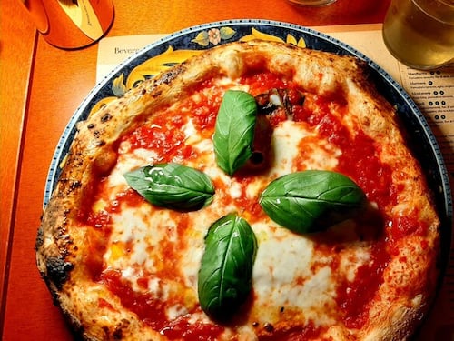 "Pizza? A Napoli era una schifezza". Ed è subito polemica