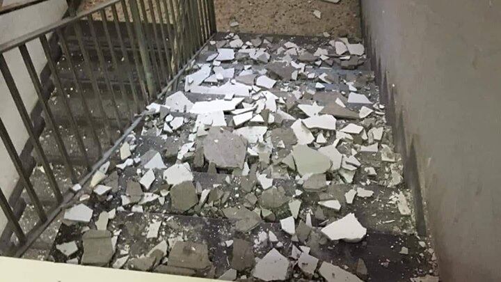 Salerno, crollano calcinacci dalla scala della scuola: è allarme sicurezza