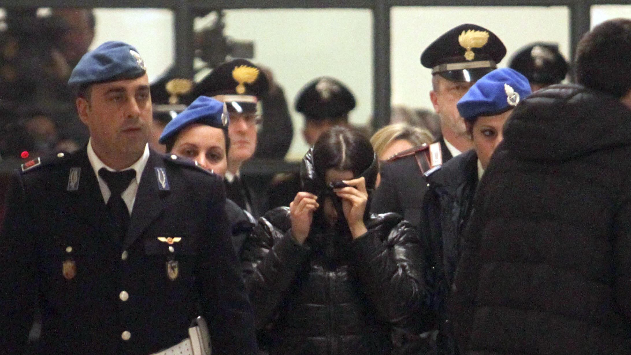 Aggressioni con l'acido, il legale scarica Martina nell'affidamento del bebè
