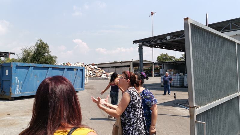"Puzza dal sito di stoccaggio dei rifiuti", la protesta a Napoli 5