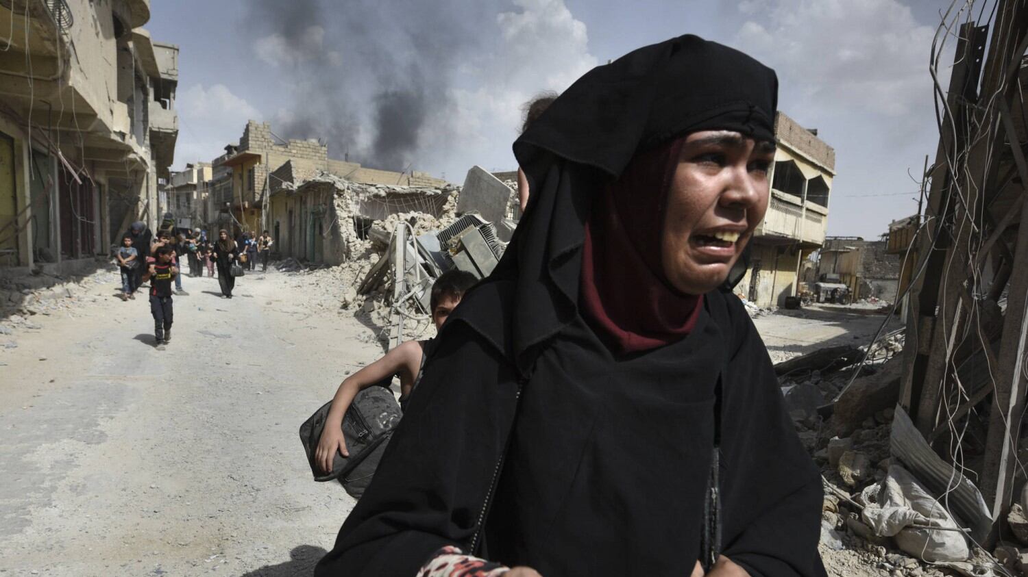 Iraq, dodici civili chiusi in gabbia e bruciati vivi dall'Isis