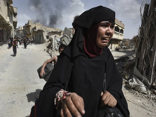 Iraq, dodici civili chiusi in gabbia e bruciati vivi dall'Isis