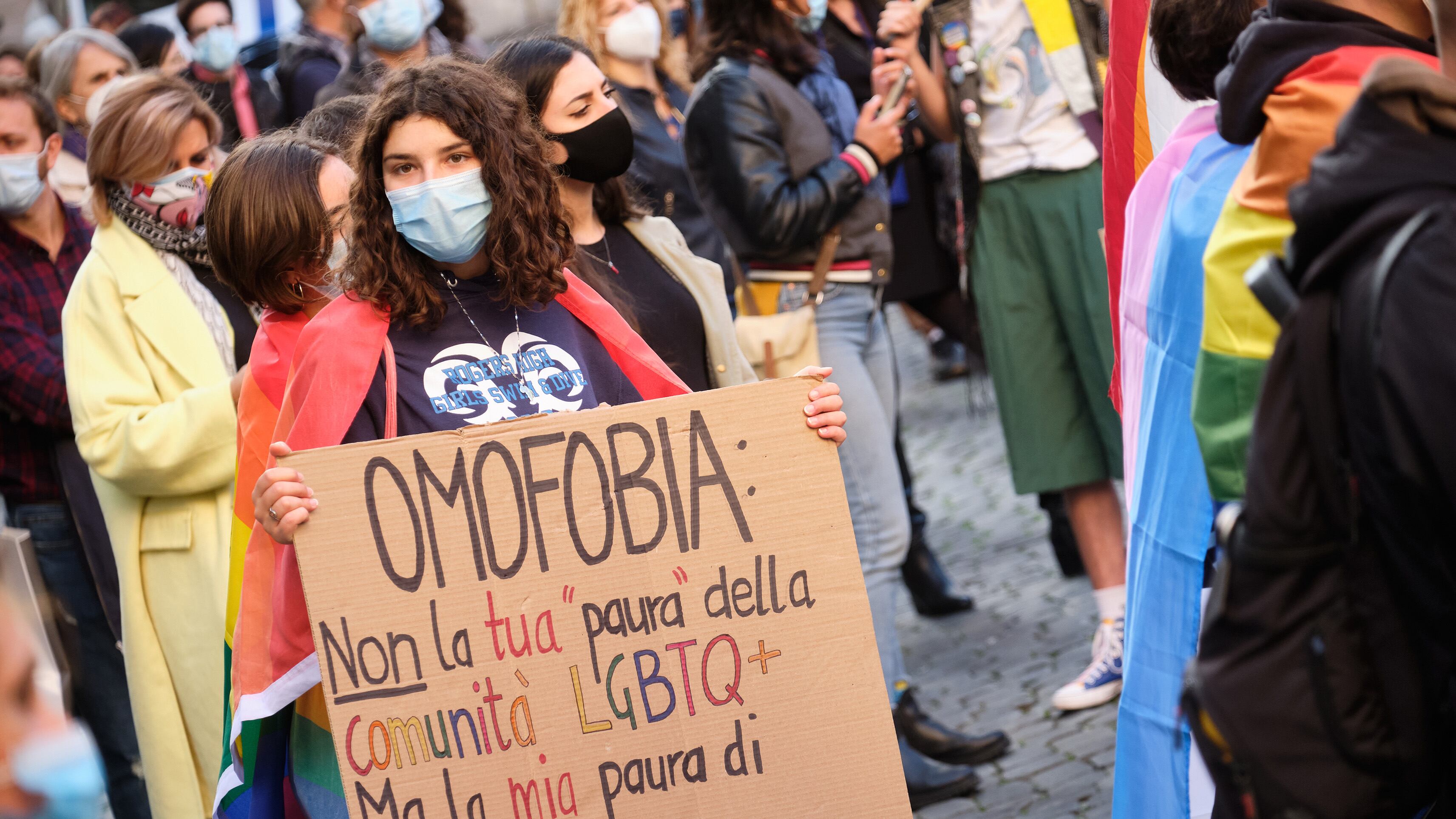 "Un questionario per portare il gender a scuola". L'ira delle associazioni: "Ritiratelo"