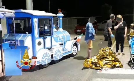 L'incidente a Eraclea (Venezia): le immagini del trenino ribaltato 1