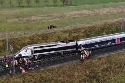 Treno deraglia in Francia 6