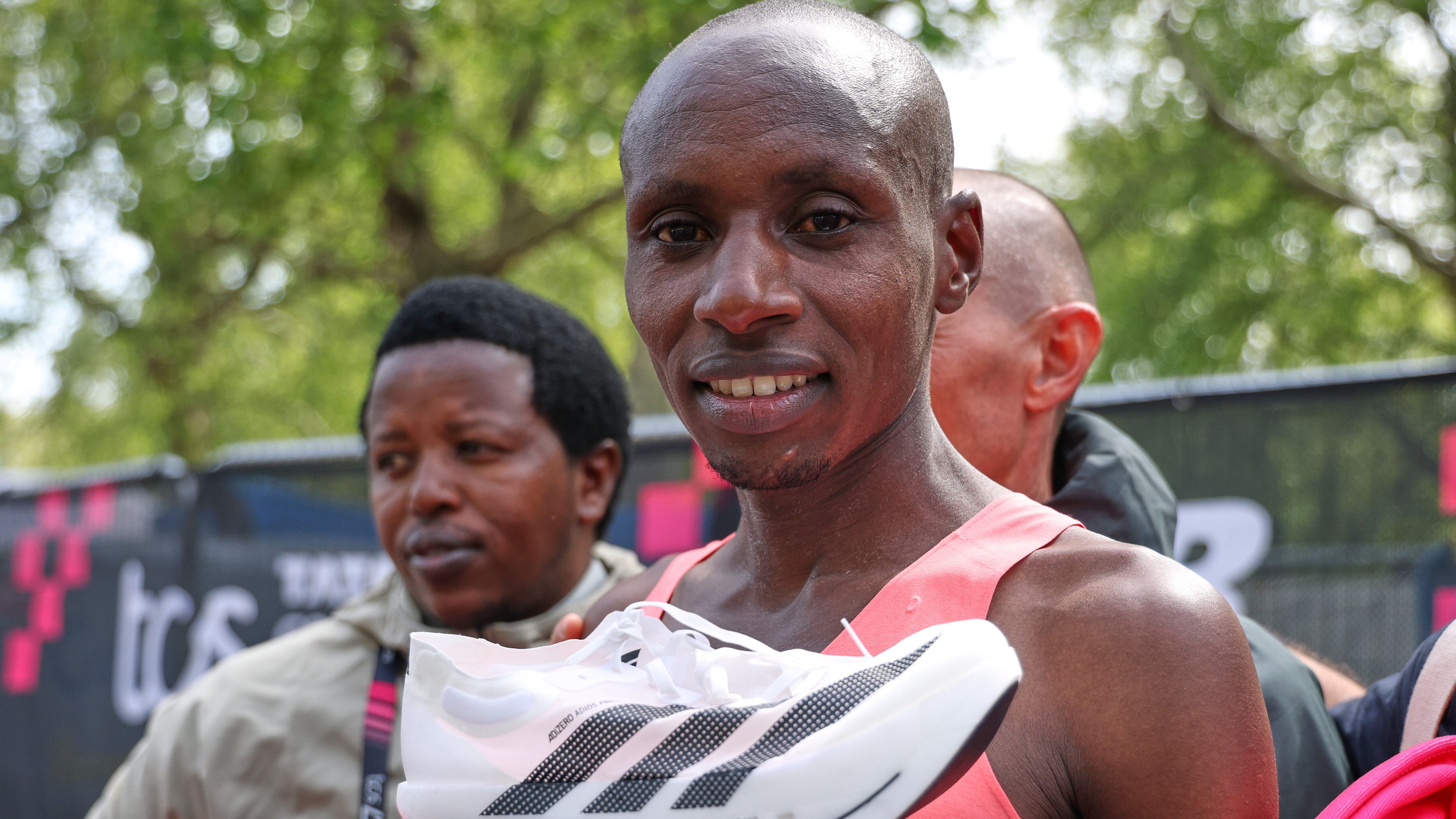 Sawe nella storia: corre la maratona con un tempo sotto le due ore