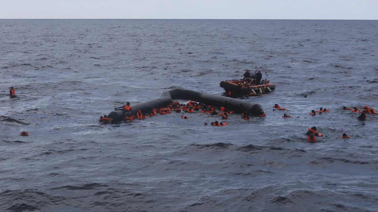 Cambiano le rotte dei migranti: cosa c'è dietro il boom di sbarchi