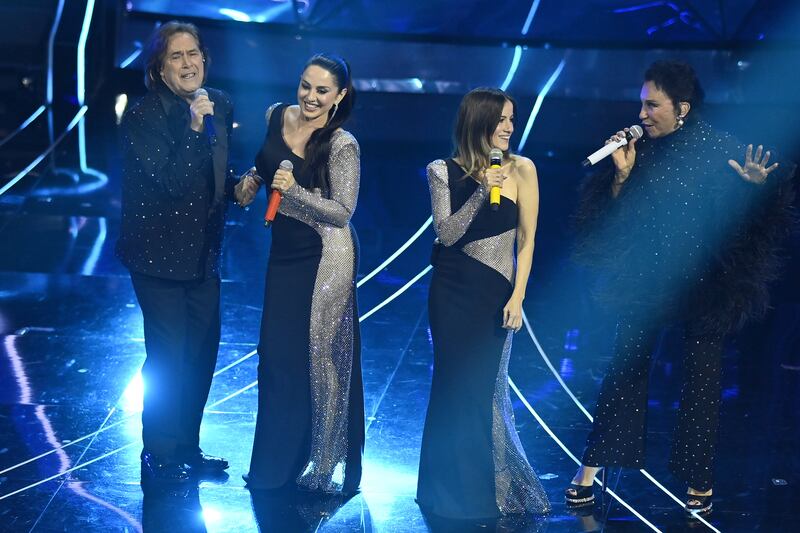Sanremo 2024: ecco il look della quarta serata del Festival dei Ricchi e Poveri 6