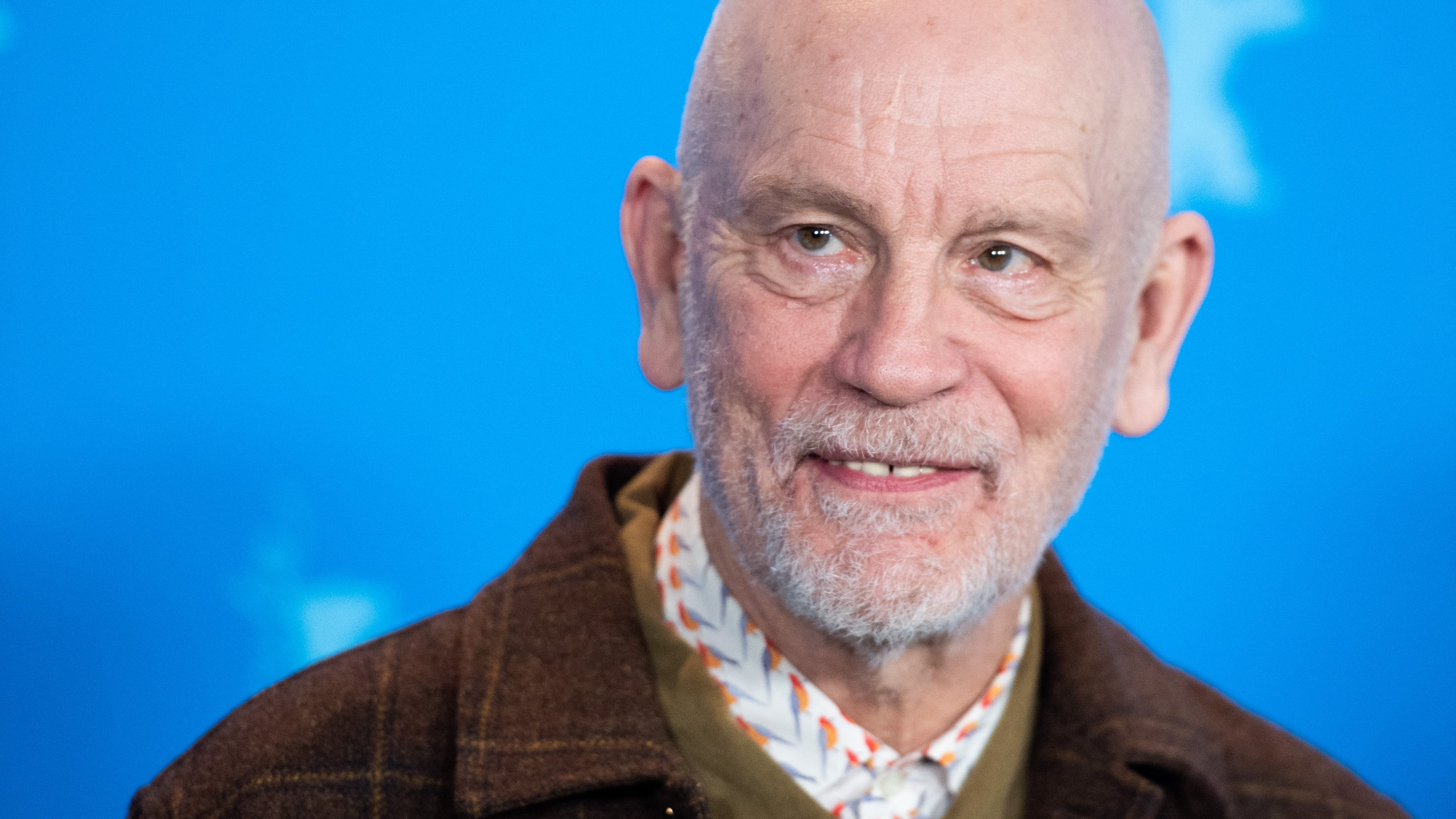 John Malkovich compie 70 anni. Il non-divo di Hollywood capace di interpretare sé stesso