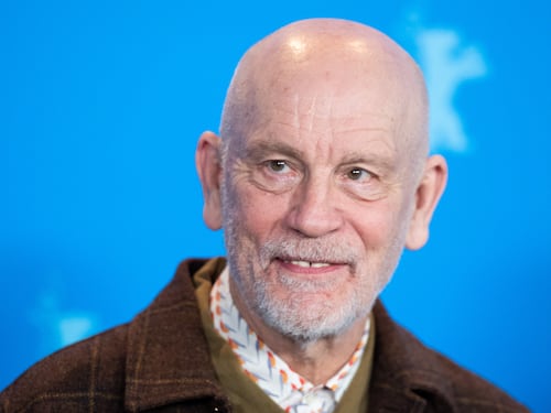 John Malkovich compie 70 anni. Il non-divo di Hollywood capace di interpretare sé stesso