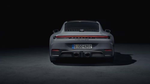 Nuova Porsche 911 GTS 2024, debutta la prima 911 ibrida della storia 4