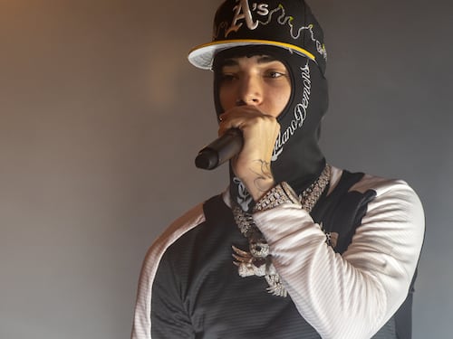 "Shiva libero". Guè Pequeno, Emis Killa e Lazza difendono il rapper arrestato