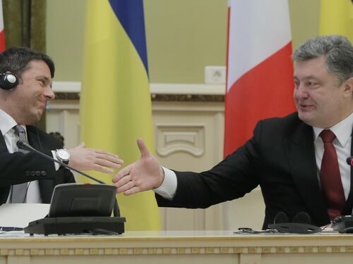 Renzi rassicura Kiev ma chiede aiuto a Putin sulla Libia