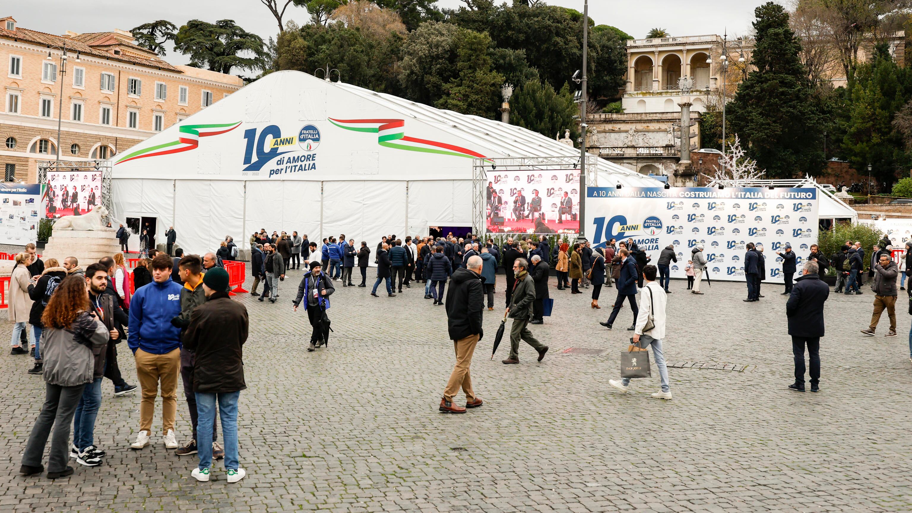 FdI "si prende" piazza del Popolo