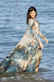 Isabeli Fontana hot, incanta Venezia nella laguna 6