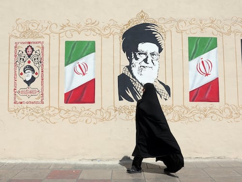 Trump annuncia l’offensiva economica contro l’Iran: “Sarà come il D-Day”