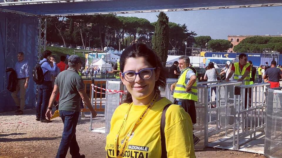 La grillina nella casa popolare con lo stipendio da onorevole