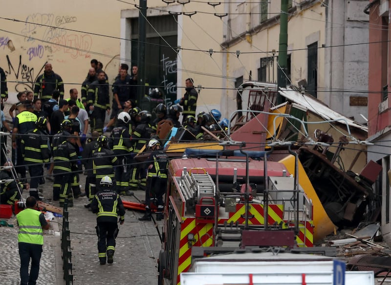 Paura a Lisbona, deraglia funicolare 2