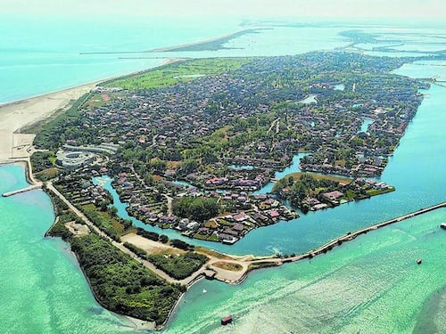 Lite e coltellate nell'isola dei vip
