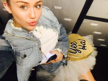 Miley Cyrus, incidente di seno su Instagram  5