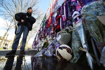 Tifosi, compagni di squadra e dirigenti della Fiorentina: tutti in fila per salutare Astori 10