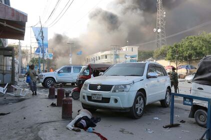 Mogadiscio, esplode un'autobomba: più di 200 vittime 13