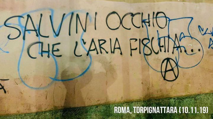 Ancora minacce a Salvini. Lui: "Non ho paura di voi"