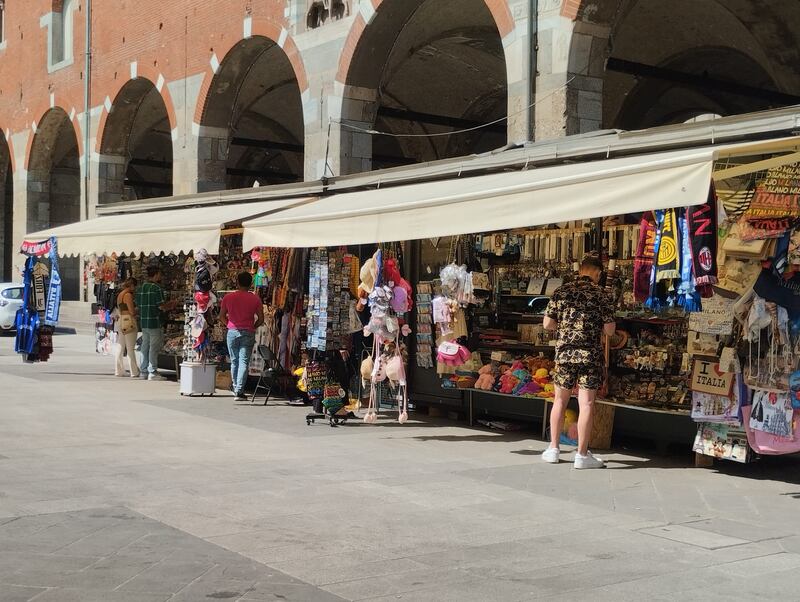 Chiosco in piazza dei Mercanti a Milano preso di mira da vandali e ladri 6