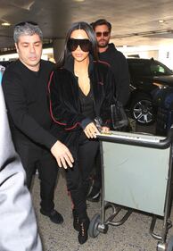 Kim Kardashian sexy con i capelli rosa 15