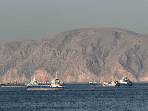 L’analisi iraniana: “Colpire basi Usa in Italia può essere un’opzione”. Ma Teheran perde terreno nella sfida per Hormuz