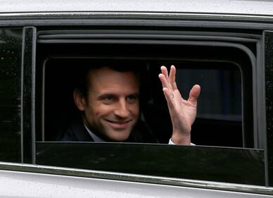 Emmanuel Macron si insedia all'Eliseo: da oggi è ufficialmente presidente 11
