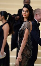 Le trasparenze di Kendall Jenner a New York 13