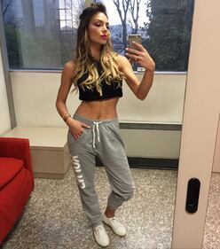 Sarah Nile hot, bikini e paella 28