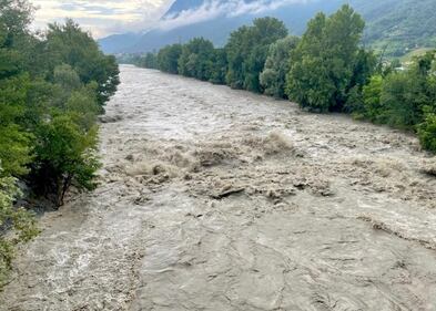 Maltempo, è allerta al Nord: violenti temporali a Milano. Crolla un ponte nel Torinese, frane in Liguria 6