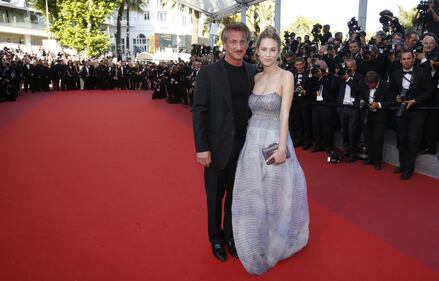 La figlia di Sean Penn gli ruba la scena a Cannes 5