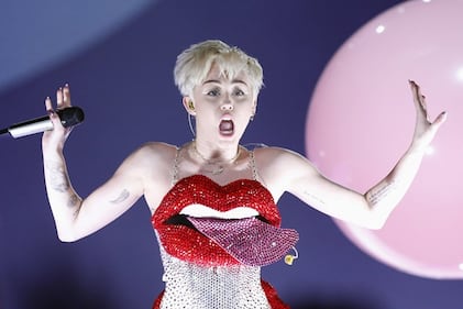 Miley Cyrus in mini-bikini su Instagram 18