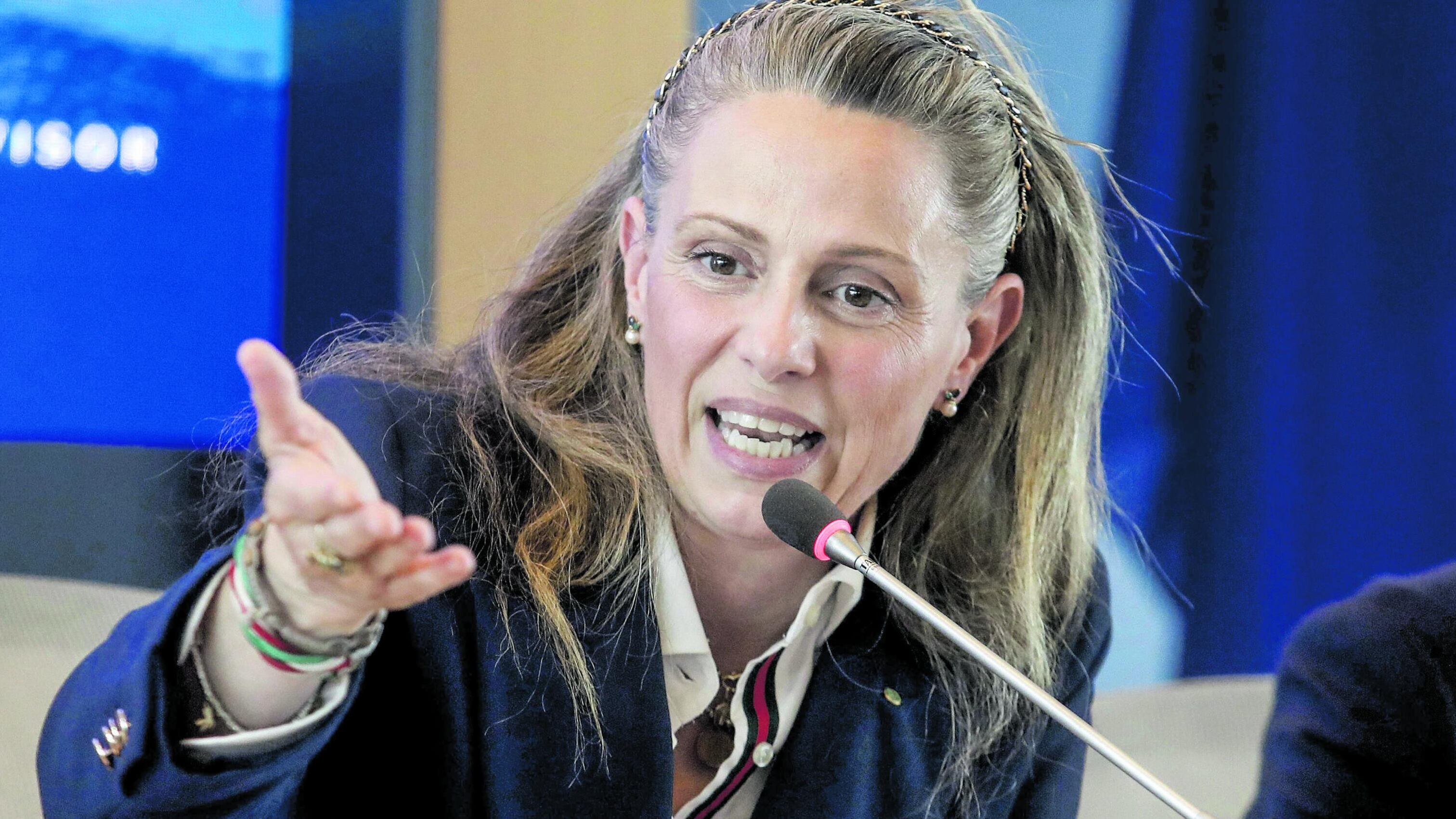 Fontana conferma Picchi. "Non ha leso l'istituzione". Il centrosinistra insorge