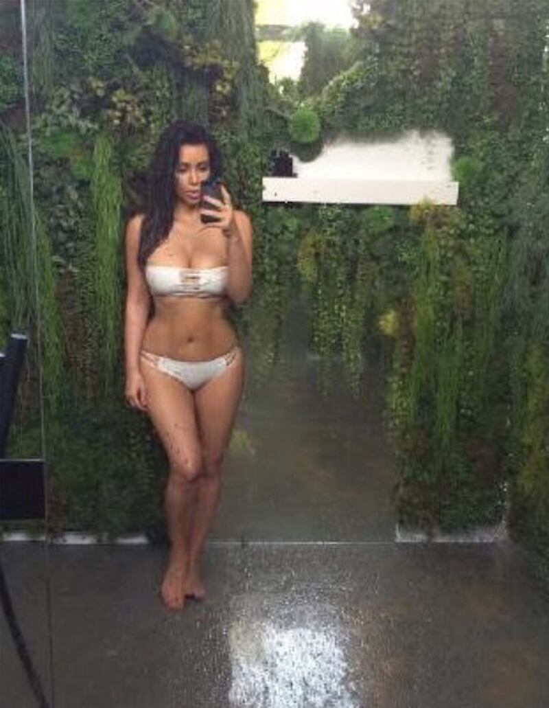 Kim Kardashian, tra passerelle e selfie hot 65