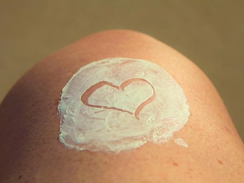 Le creme viso con protezione solare sono il vero segreto anti-età: ecco le migliori