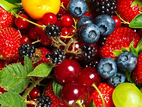 Cibi e sudore: cosa mangiare e cosa evitare in estate