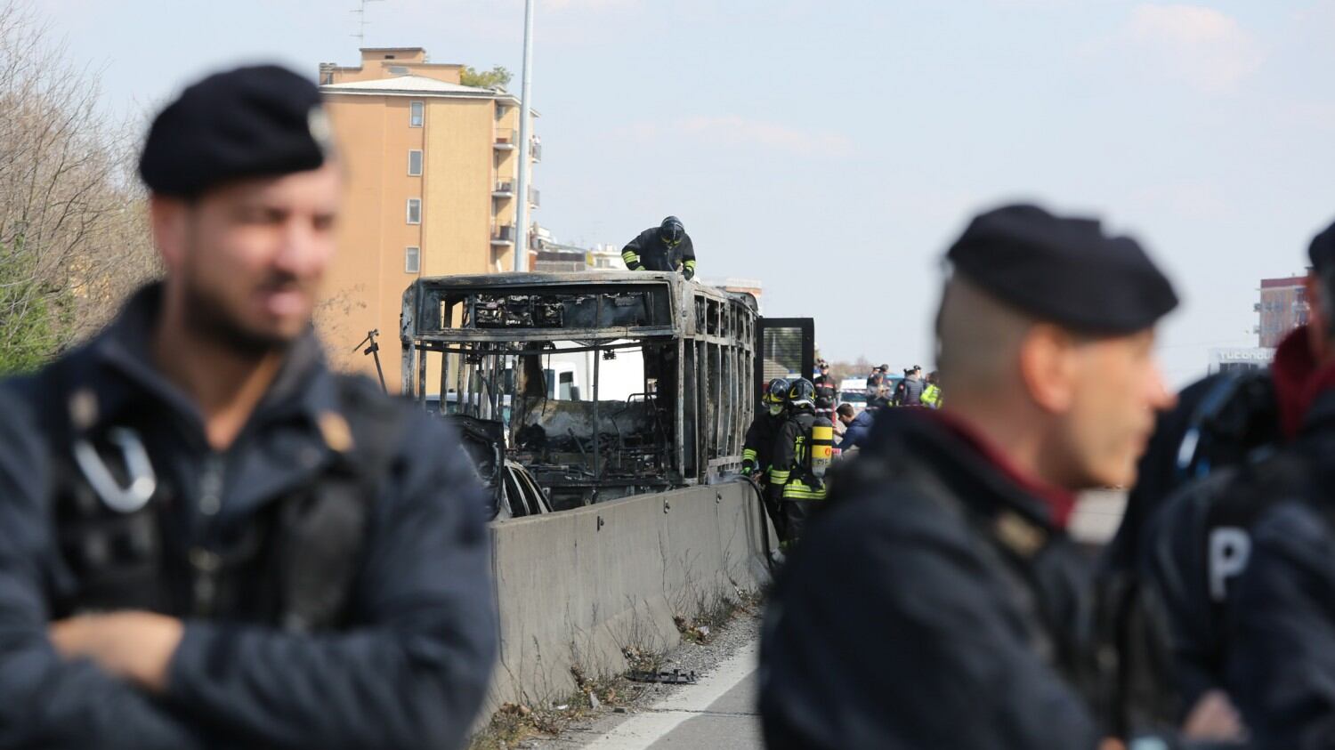"Precedenti per abusi sessuali su minori". Chi è l'attentatore senegalese