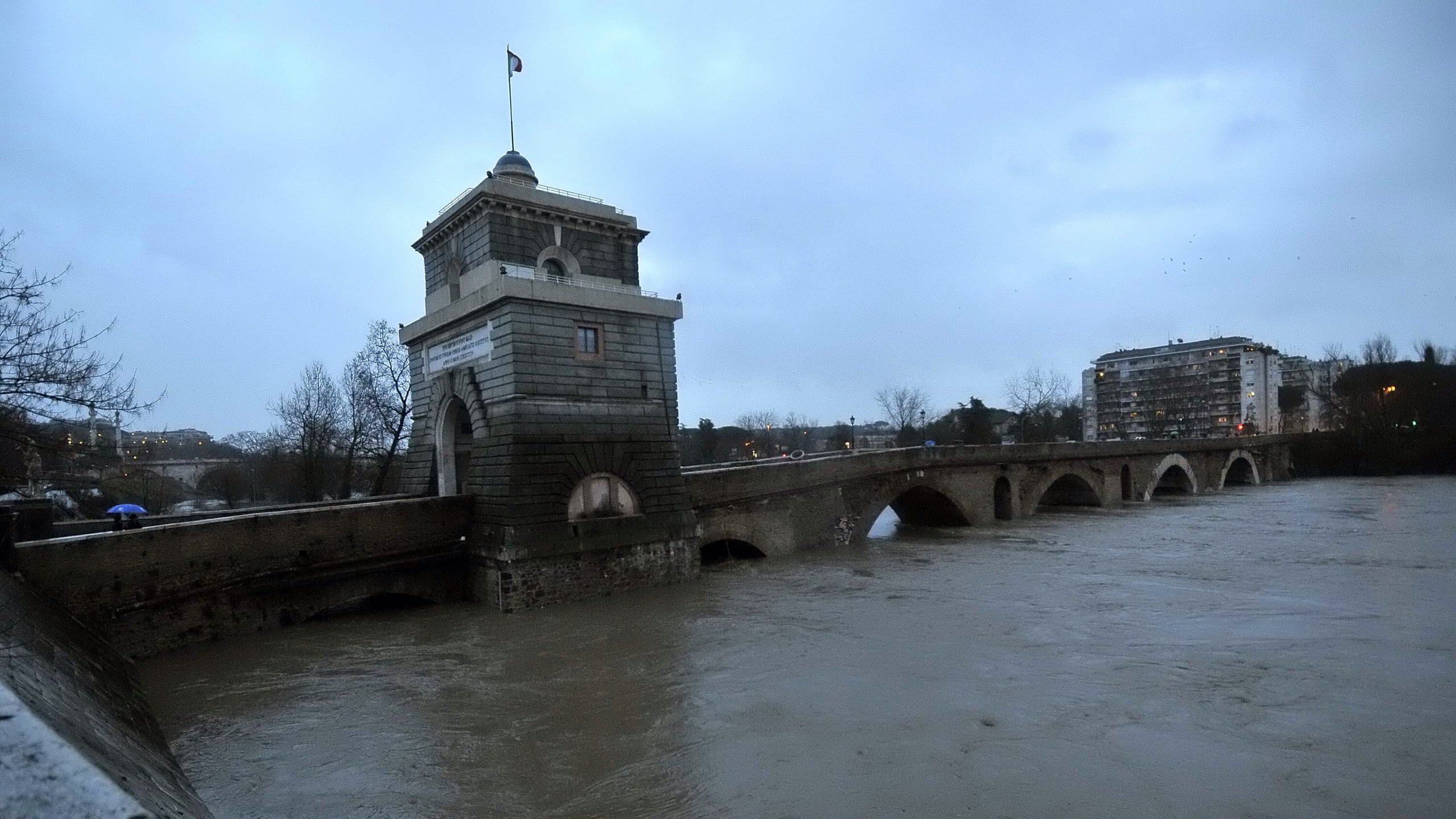 Mezza Italia fa acqua: ogni goccia un disastro