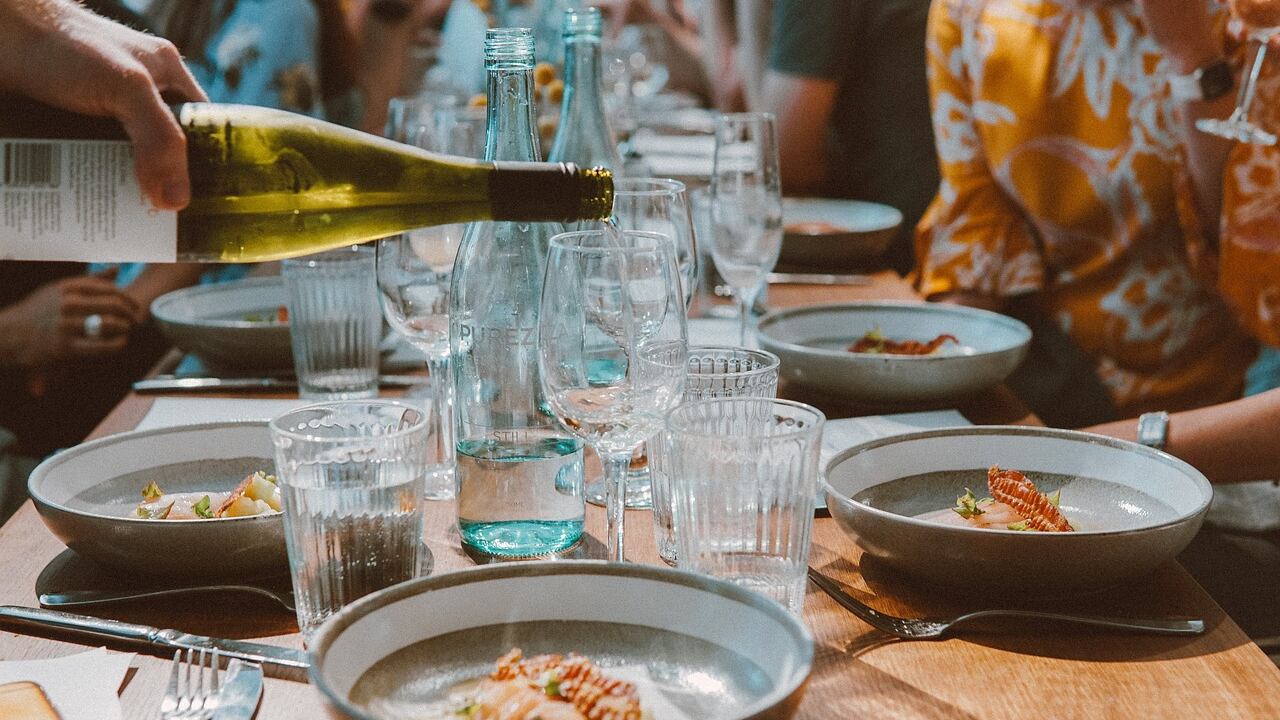 Tumori, diabete e mortalità: ecco come l'orario della cena influisce sulla salute