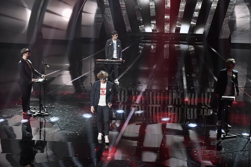 Sanremo, "Lo Stato Sociale" e la "vecchi che balla" 2
