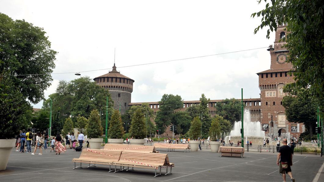 Dopo i vasi di "seconda mano" 40 panchine in piazza Castello