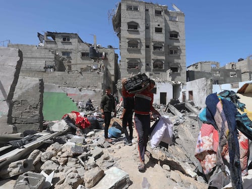 Attacco israeliano a Khan Younis. Hamas: "Chi può prenda le armi" | La diretta