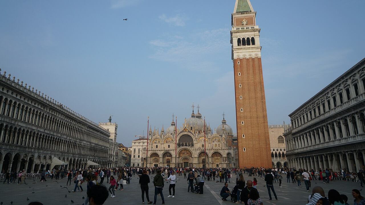 Degrado a Venezia: turista tedesco si mette a urinare a due passi da piazza San Marco